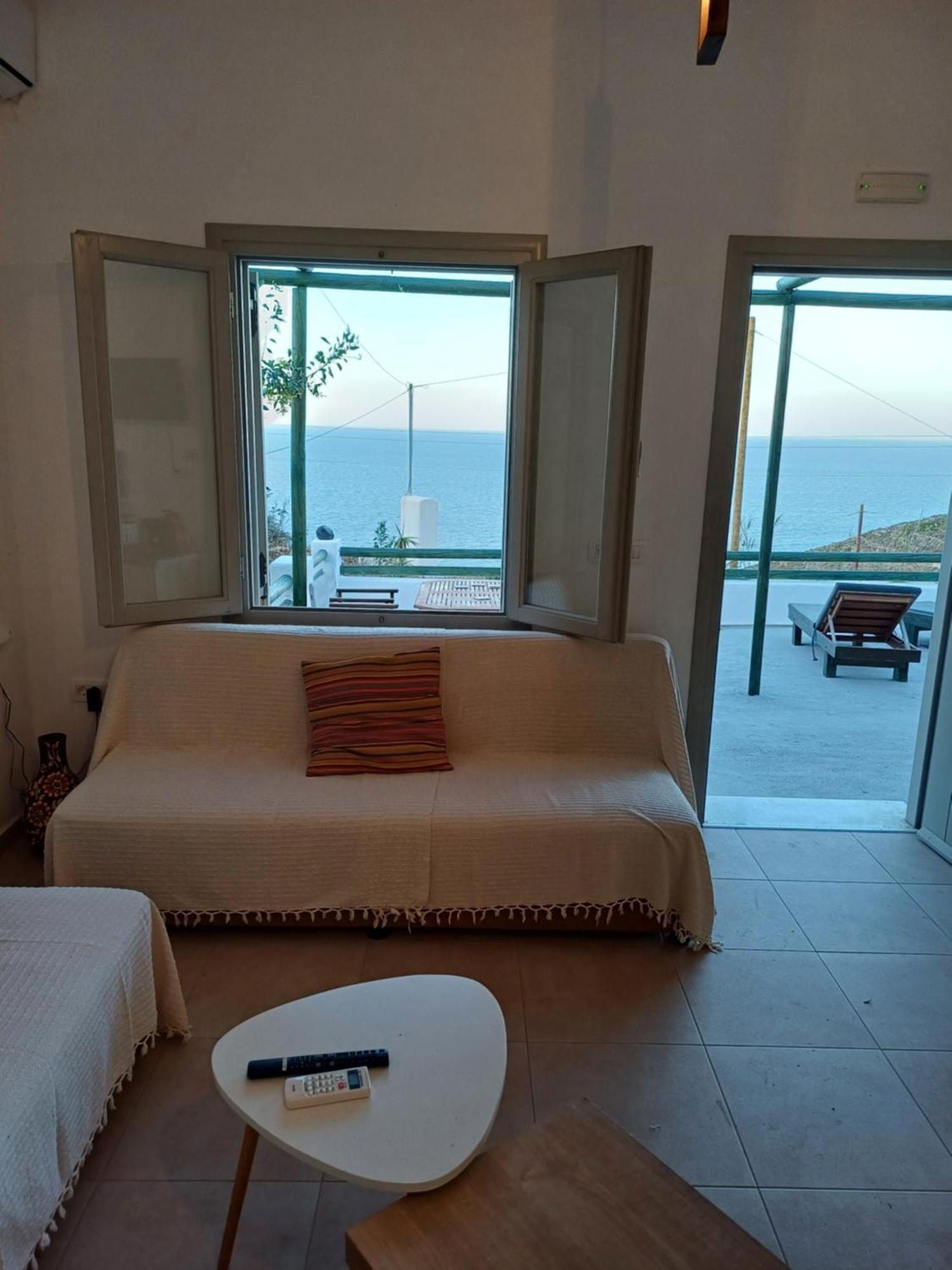Вілла 'Irene' Cycladic House With Sunrise And Sea View! Foinikia  Екстер'єр фото