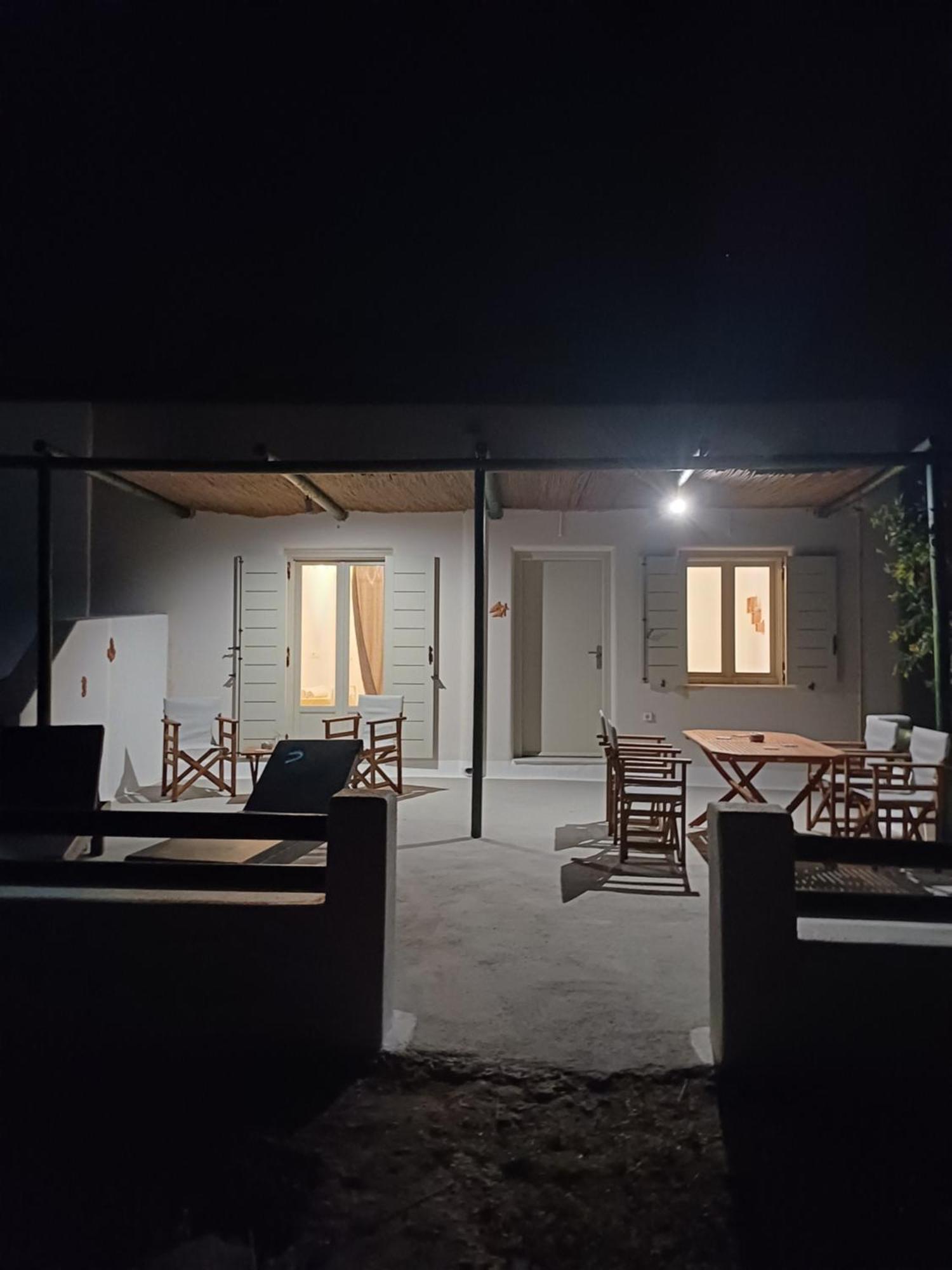 Вілла 'Irene' Cycladic House With Sunrise And Sea View! Foinikia  Екстер'єр фото