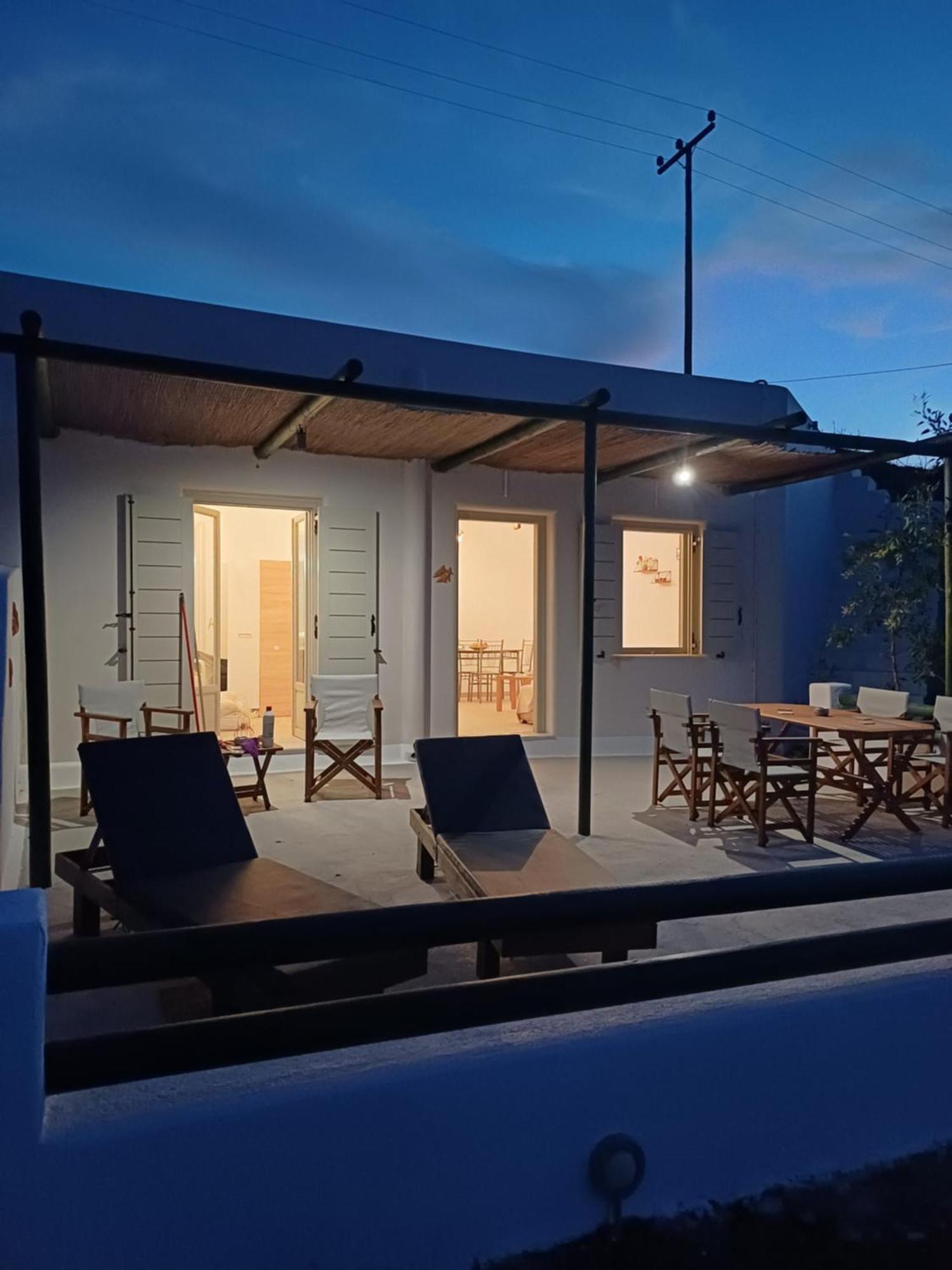 Вілла 'Irene' Cycladic House With Sunrise And Sea View! Foinikia  Екстер'єр фото
