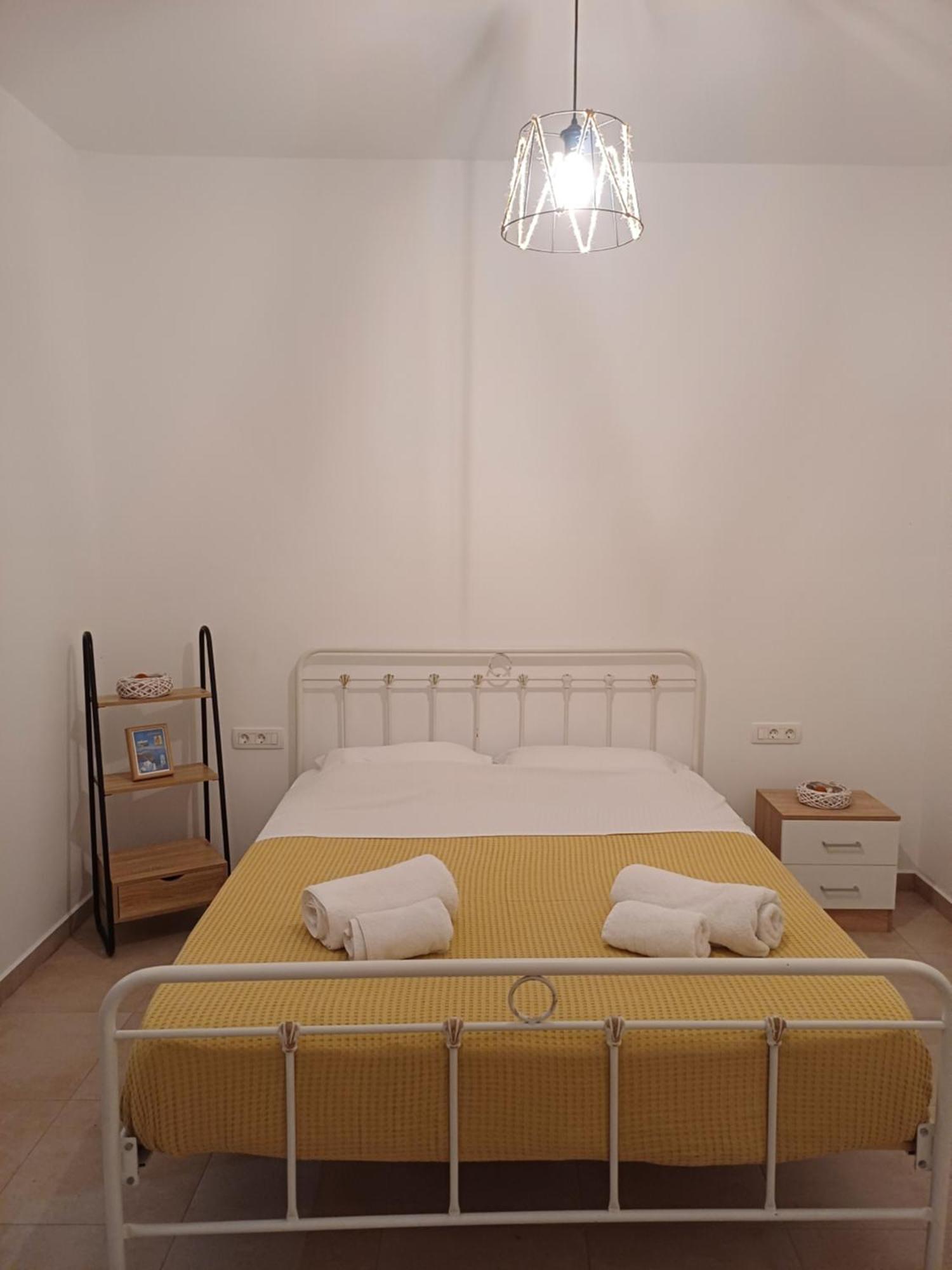 Вілла 'Irene' Cycladic House With Sunrise And Sea View! Foinikia  Екстер'єр фото