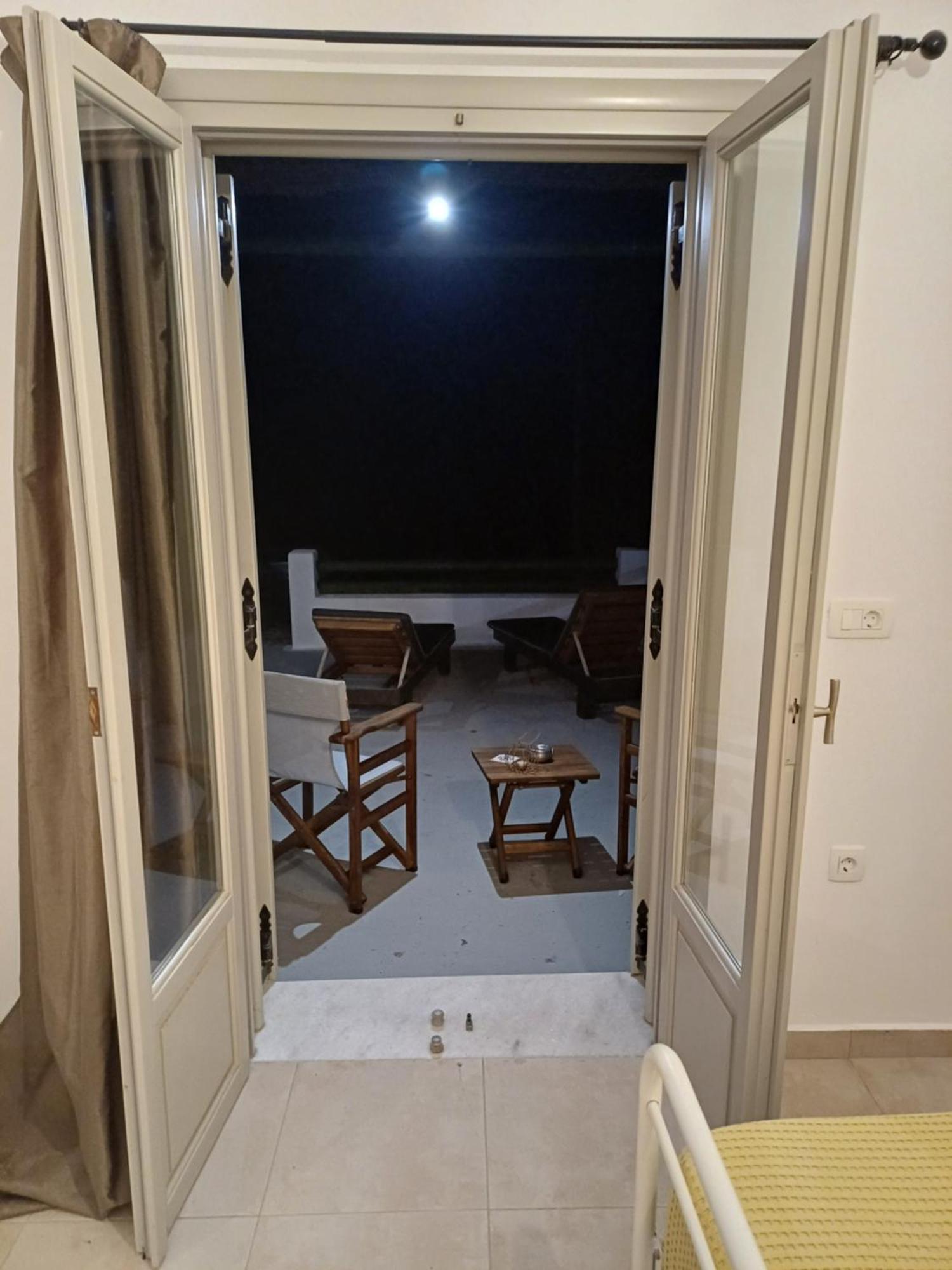 Вілла 'Irene' Cycladic House With Sunrise And Sea View! Foinikia  Екстер'єр фото
