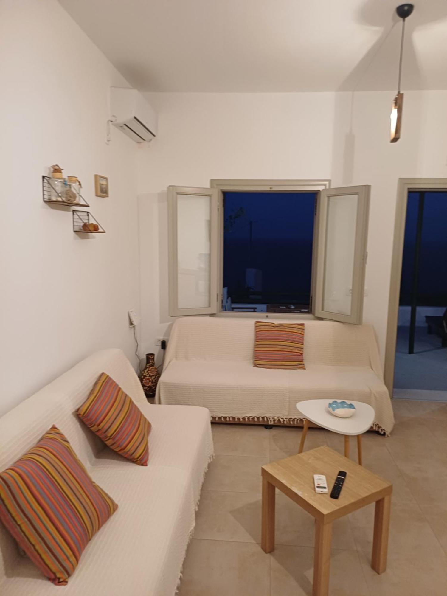 Вілла 'Irene' Cycladic House With Sunrise And Sea View! Foinikia  Екстер'єр фото