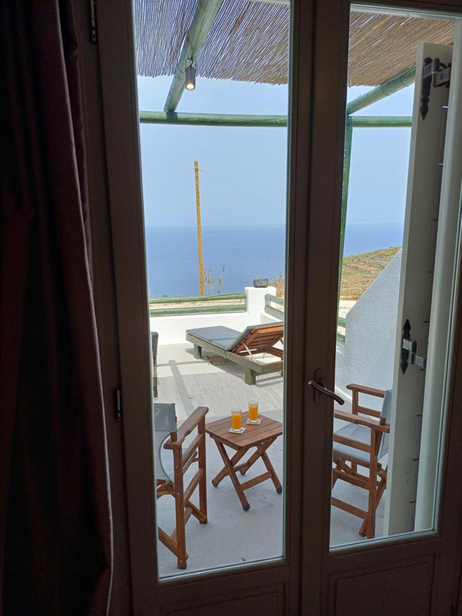 Вілла 'Irene' Cycladic House With Sunrise And Sea View! Foinikia  Екстер'єр фото
