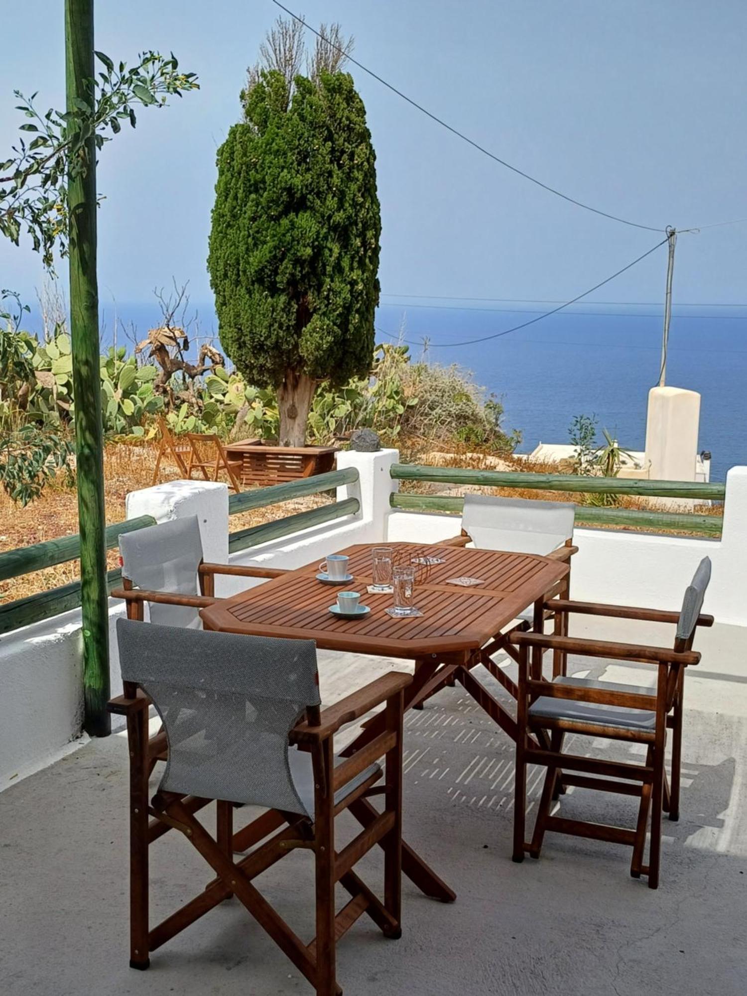 Вілла 'Irene' Cycladic House With Sunrise And Sea View! Foinikia  Екстер'єр фото