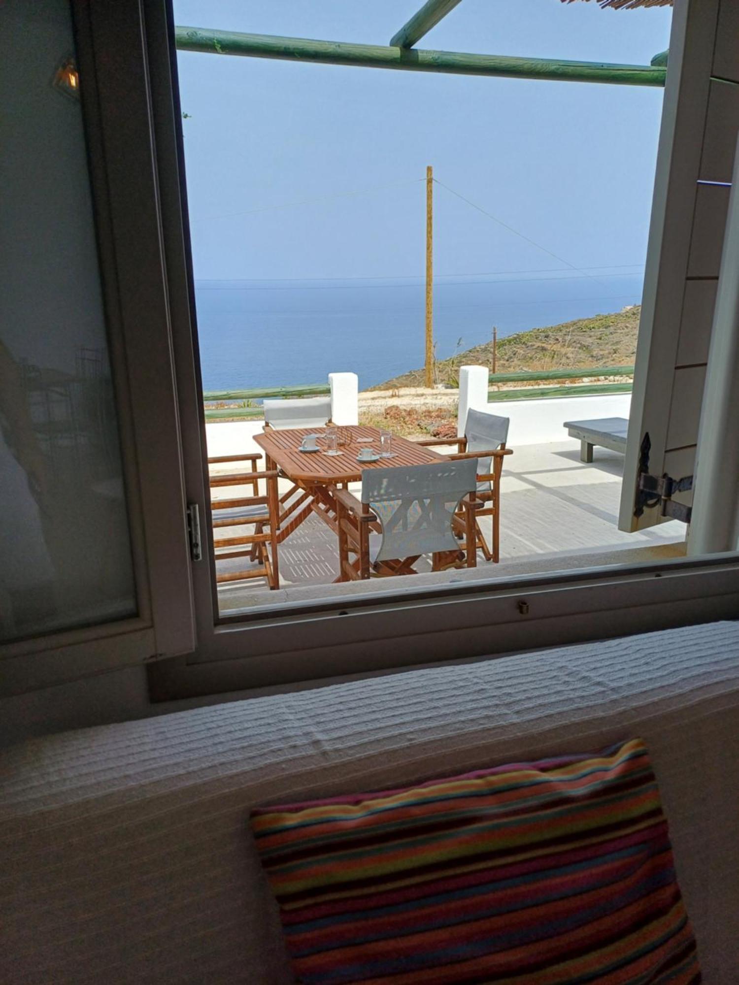 Вілла 'Irene' Cycladic House With Sunrise And Sea View! Foinikia  Екстер'єр фото